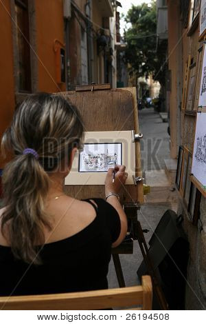 A street artist at work in Rethymno Crete (senza rilascio di modello o proprietà)