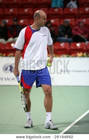 Ivan Ljubicic a Katar Open 2007 folyamán illesztésére Denis Gremelmayr Dohában, január 2-án