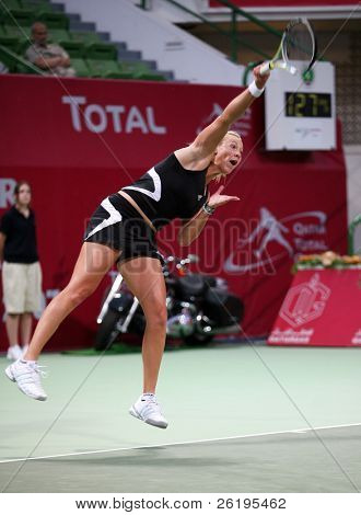 Australske tennisstjerne Alicia Molik i aktion mod Justine Henin, på i Qatar Total Open, Doha, 