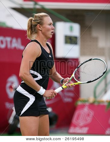 Australske tennisstjerne Alicia Molik i aktion mod Justine Henin, på i Qatar Total Open, Doha, 