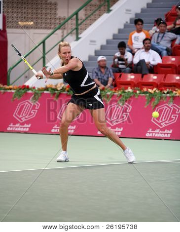 Australske tennisstjerne Alicia Molik i aktion mod Justine Henin, på i Qatar Total Open, Doha, 