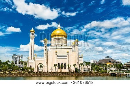 Omar Ali Saifuddien Mosque In Bandar Seri Begawan, The Capital Of Brunei