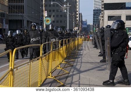 Riot Police Restrict Protesters Movement Away From G20 Summit At Toronto Police Station (52 Division