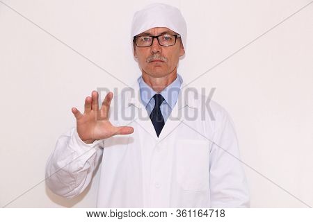 The Doctor Conducts A Hypnosis Session For Patients.