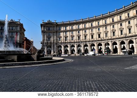 April 8th 2020, Rome, Italy: View Of The Republic Square Without Tourists Due To The Lockdown