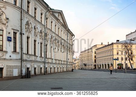 Russia, Moscow, April 2020. Empty Streets Of The City. Quarantine In Moscow. Rare Passers-by In Disp