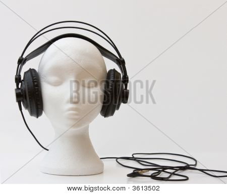 Stereo hörlurar på skyltdocka