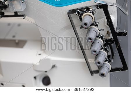 A Specialized Sewing Machine For Entrepreneurs Who Have Large Orders For Fabric.