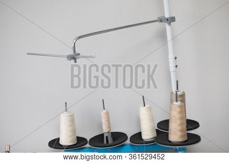 The Overlock Sewing Machine Is Used To Finish The Edges Of Materials Such As Skirts, Dresses And Blo