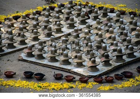 Handmade Shiv Ling Made Up Of Mud For Worship