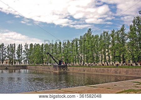 Kronstadt, Russia - 10 August 2017: Italian Pond Is Located Opposite The Italian Palace. The Pond Is