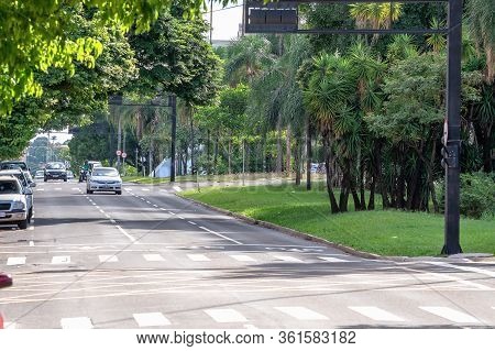 Campo Grande - Ms, Brazil - March 30, 2020: Monday At Afonso Pena Avenue With Few Traffic Of Cars Du