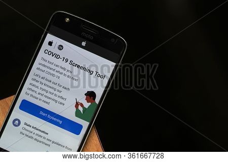 Maski, India - April 17, 2020 : Covid-19 Sceening Tool Website Developed By Apple Inc. And The Cdc F