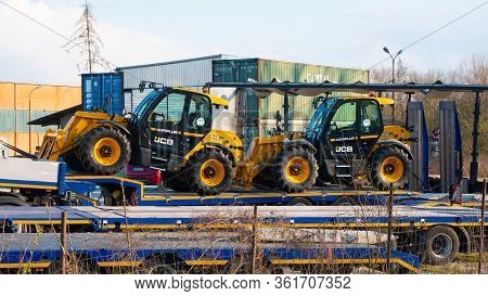 Vamosszabadi, Hungary 03 31 2020: Jcb Heavy Trucks. Jcb Four-wheel Loaders Stand On A Truck Transpor