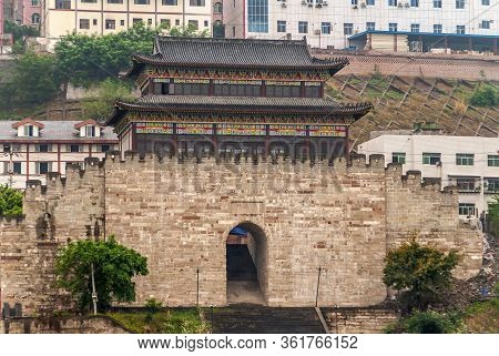Baidicheng, China - May 7, 2010: Qutang Gorge On Yangtze River. Closeup Of Historic Town Gate And Pa