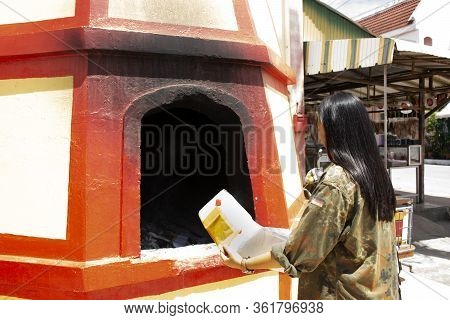 Thai People And Foreign Travelers Travel Visit And Respect Pray In Leng Chu Kiang Or Chao Mae Lim Ko