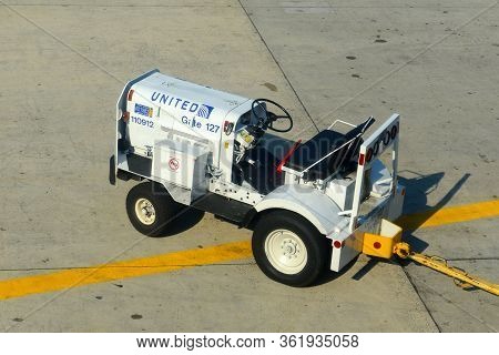 Newark, Nj, Usa - Oct. 9, 2015: Cargo Cart At Newark Liberty International Airport In Newark, New Je