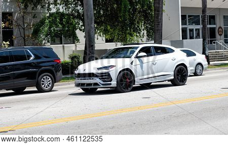 Miami Beach, Florida Usa - April 15, 2021: 2019 White Giallo Auge Lamborghini Urus, Corner View