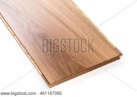 Three-layer Engineered Wood Flooring Board With Oak Face Layer, Pine Core Layer And Glue-less Lockin