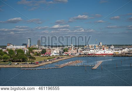 Southampton, England, Uk - July 7, 2022: Harbor Scenery. Historic Port Authority Building In Center 