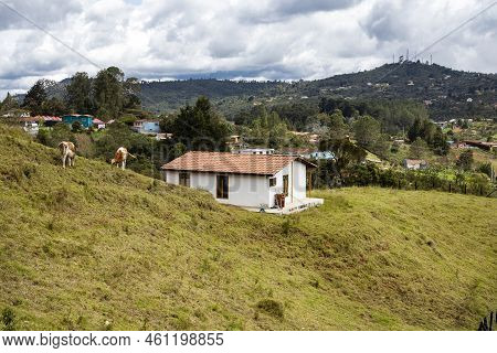 Antioqueña Rural Peasant House - Traditional Architecture Of Colombia