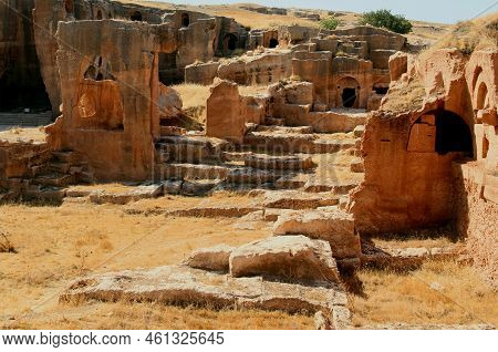 Dara, Mardin, Turkey - 08.24.2021: Photo With The View Of Caves And Rock Tombs In The Ancient City O