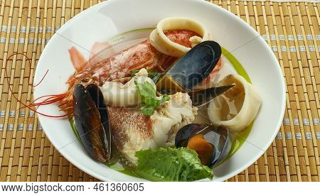 Zuppa Di Cozze Alla Napoletana - Italian Seafood Soup