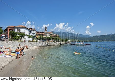 Feriolo, Italy - August 17, 2018: Small Beach In Front Of Feriolo On Lake Maggiore. Feriolo Is A Tow