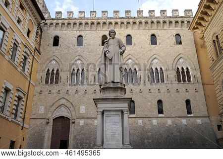Siena, Italy - June 22, 2022: Palazzo Salimbeni, The Main Office Or Headquarter Of Monte Dei Paschi 