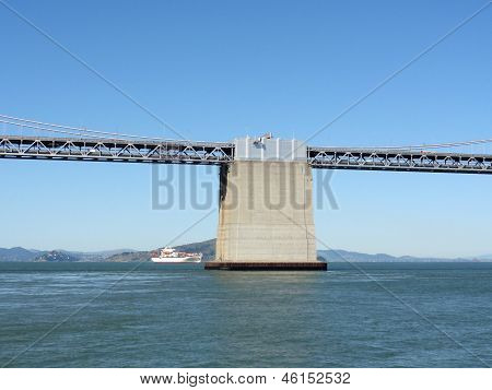 Lato Center di San Francisco Bay Bridge