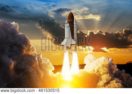 Spaceship Lift Off. Space Shuttle With Smoke And Blast Takes Off Into Space On A Background Of Sunse