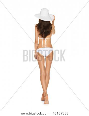 รูปภาพของจำลองวางตัวในชุดบิกินี่สีขาวพร้อมหมวก