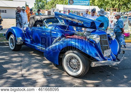 Falcon Heights, Mn - June 18, 2022: High Perspective Front Corner View Of A 1936 Auburn 852 Speedste