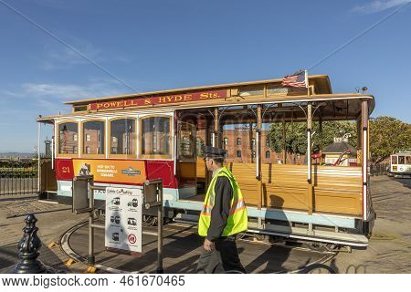 San Francisco, Usa - June 7, 2022:  Historic  Cable Car Powell Hyde Line On Turntable At Powell Stre