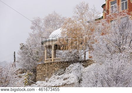 Gunib Village In Dagestan, Russia, 26.10.2021: Snow View Of The Town, Private Houses In Snowfall. Fa