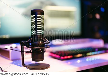 Close Up Studio Condenser Microphone With Pop Filter And Anti-vibration Live Recording Mount With Co