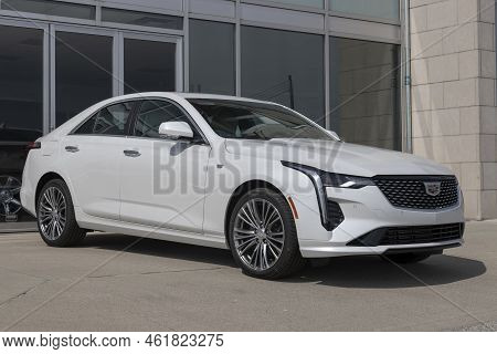 Cadillac Ct4 Display. Cadillac Offers The Ct4 In Luxury, Premium Luxury And Sport Models.