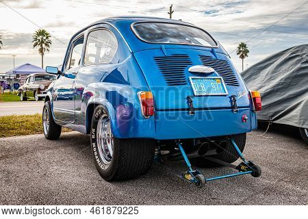 Daytona Beach, Fl - November 28, 2020: Low Perspective Rear Corner View Of A Fiat 600 Pro Street Dra