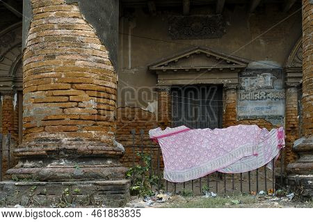 Howrah, West Bengal, India - 26th October 2020 : Clothes Are Hanging Outside For Drying , At Andul R