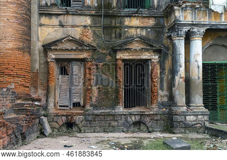 Howrah, West Bengal, India - 26th October 2020 : Vintage Doors, Windows And Walls Of Old Andul Rajba
