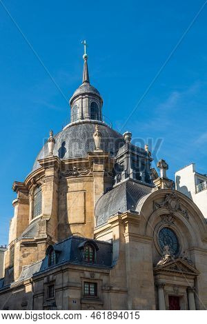 Formerly The Temple Du Marais Was The Convent Church Of The Visitation Sainte-marie, Built In The Ma
