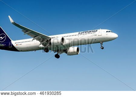 Larnaca, Cyprus - July 17, 2022: Airbus A321-271nx Of Lufthansa Airlines Landing At Glafcos Clerides