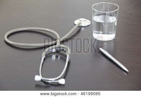 Стетоскоп и воды