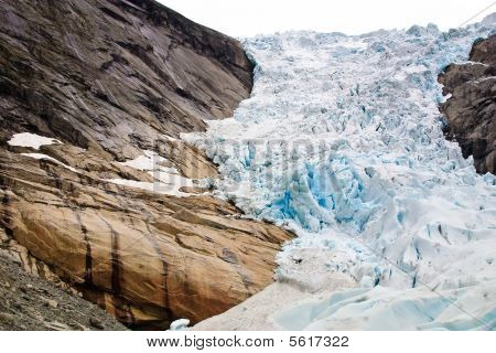 Ledovec Briksdalsbreen v Norsku