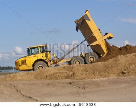 Hatalmas Multiterminal kikötő építése