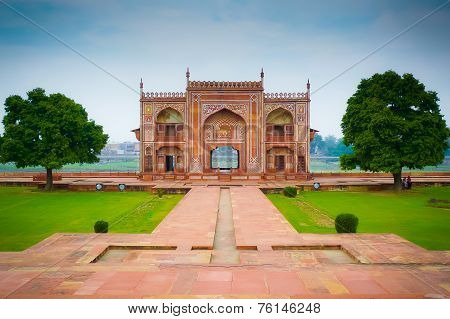 Baby Taj River Gate