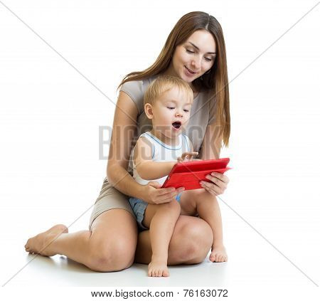 moher and son kid play with tablet computer