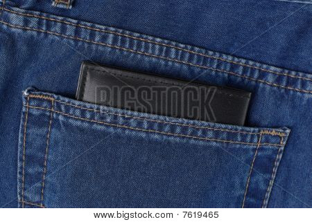 zwarte portemonnee in jeans zak