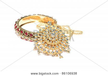 Wedding gold jewelry for Indian bride