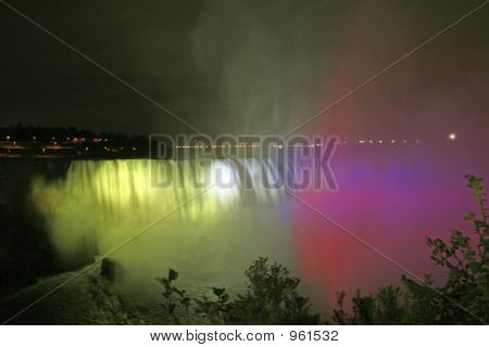 Niagara Falls w nocy